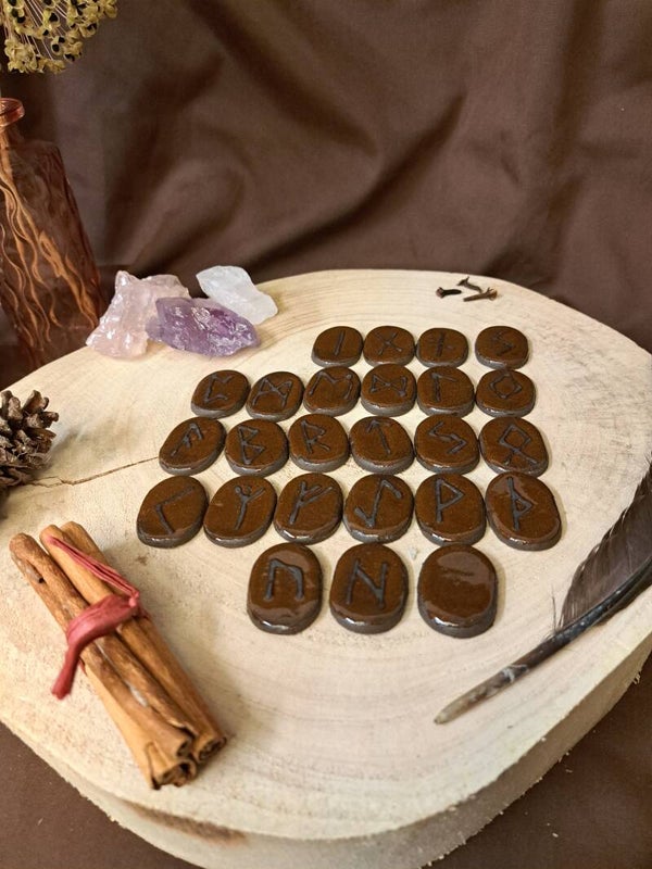 Runen tekens (bruin, dun)