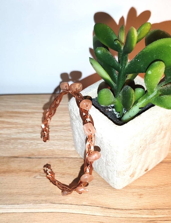 Bracelet tressé et pierres naturelles