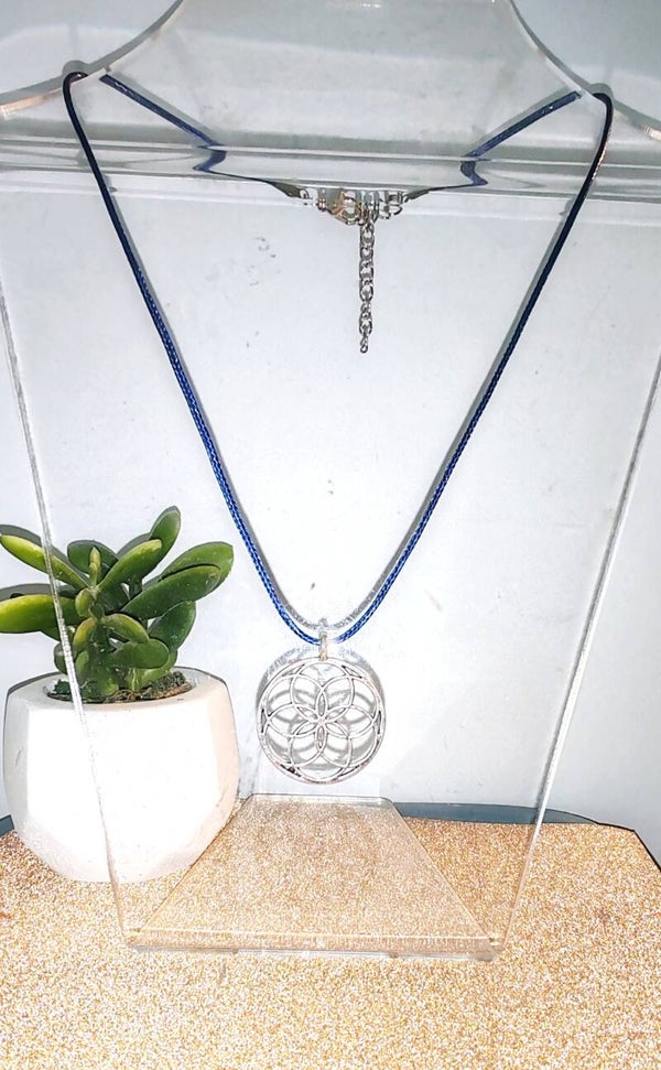 Collier lacet cuir Graine de vie argenté