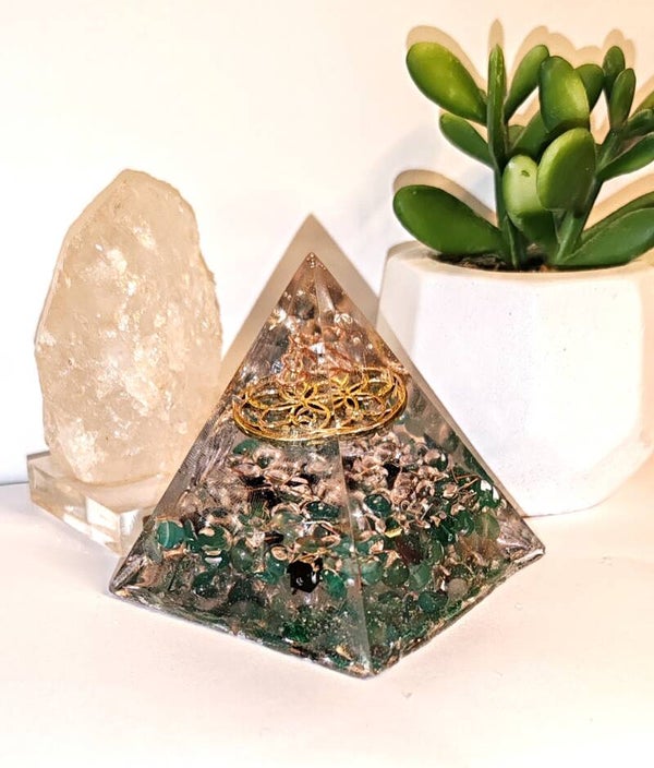 Orgonite pyramide Onyx d'Afrique 7 cm