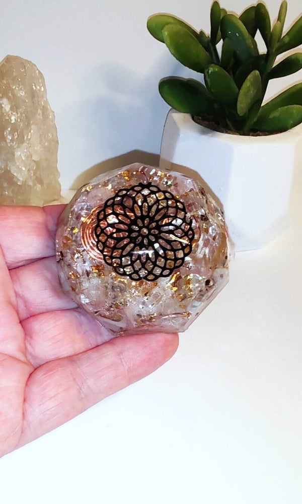 Dôme orgonite Beryl ou Morganite