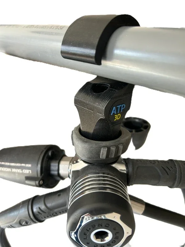 Support pour détendeur plongée DIN fixation sur tube PVC 32