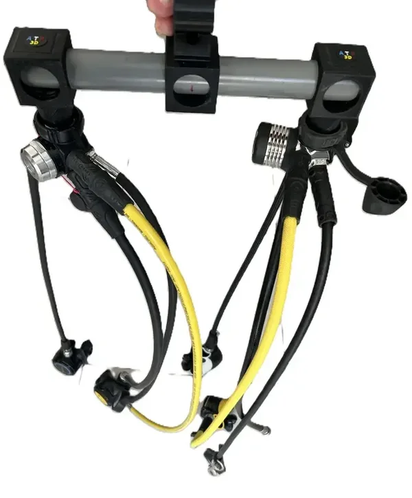 Support 2 détendeurs plongée Din avec tube Pvc "DUODET"