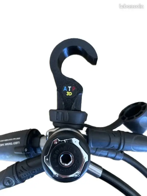 Support pour détendeur plongée DIN fixation sur tube PVC 40