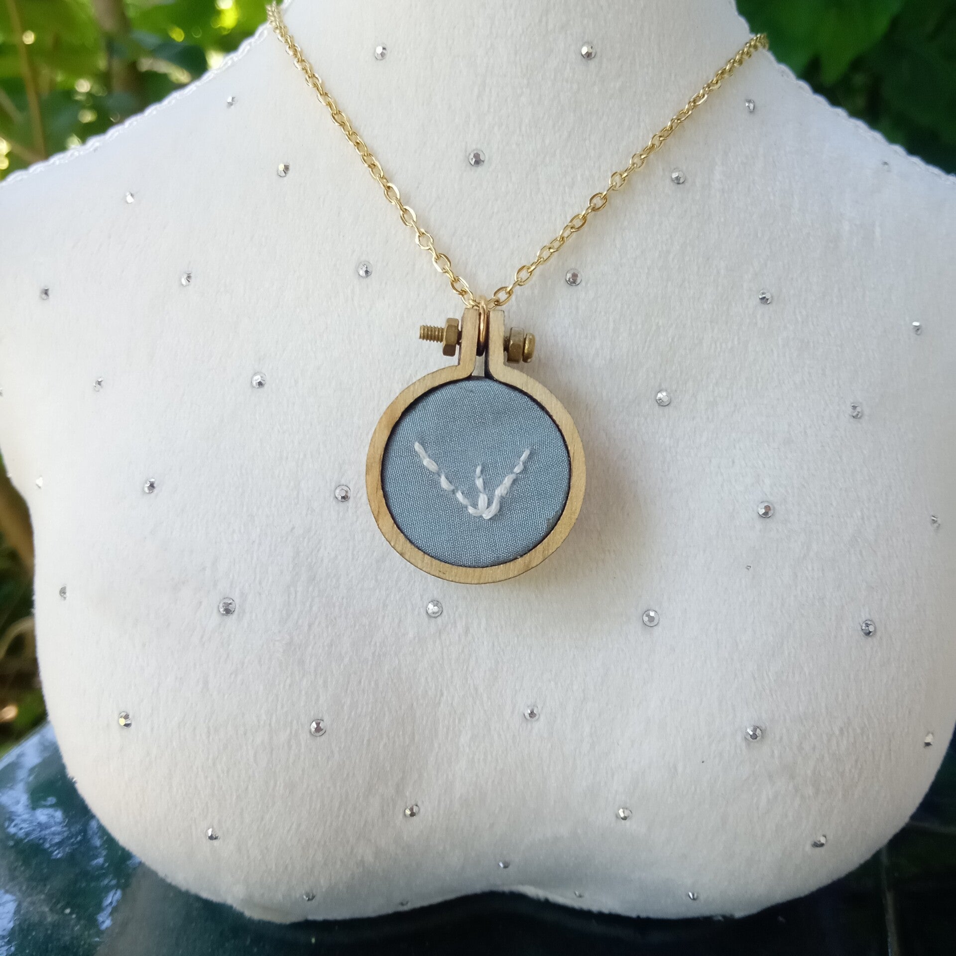 PENDENTIF-TALISMAN TRIANGLE PUBIEN COSQUER