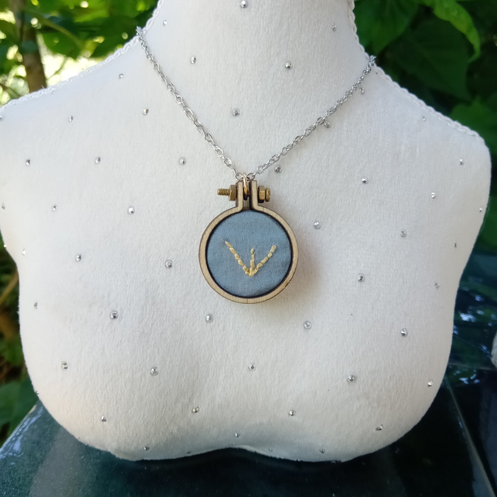 PENDENTIF-TALISMAN TRIANGLE PUBIEN ARCY-SUR-CURE