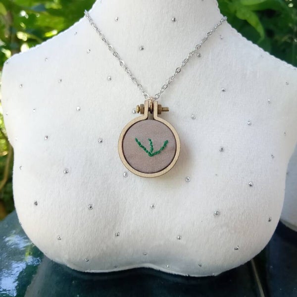 PENDENTIF-TALISMAN TRIANGLE PUBIEN MARSOULAS