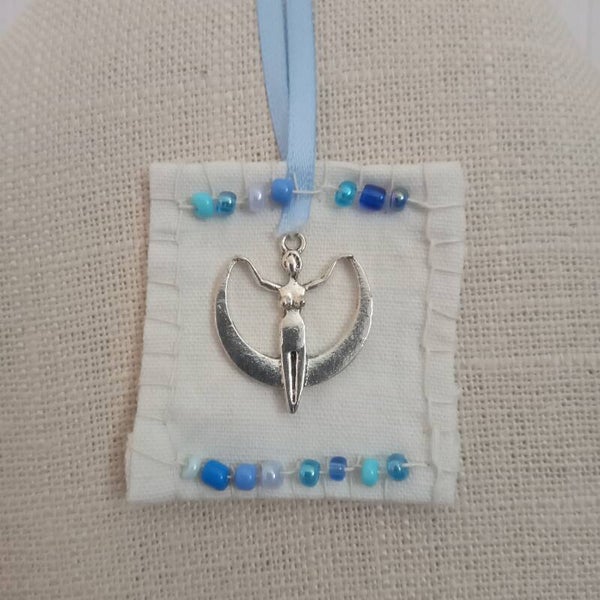 AMULETTE DEESSE PAIENNE "LUNE CELESTE"