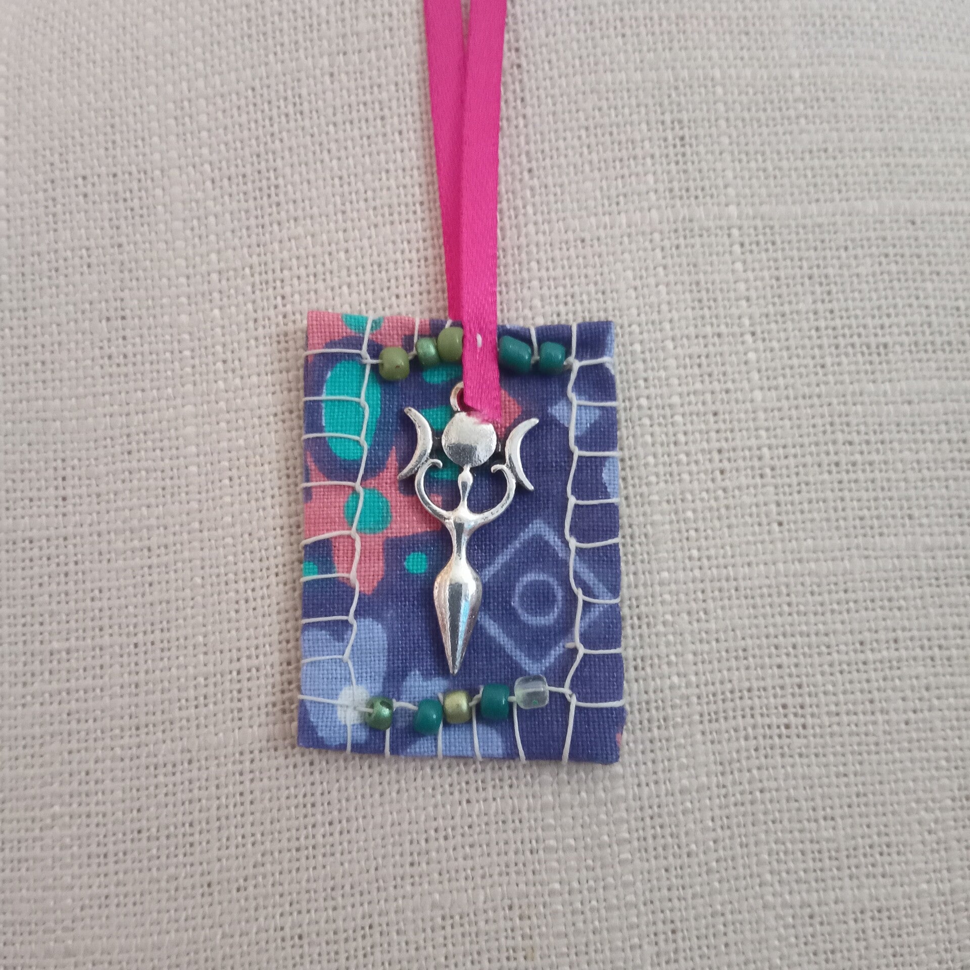 AMULETTE DEESSE PAIENNE DE LA LUNE