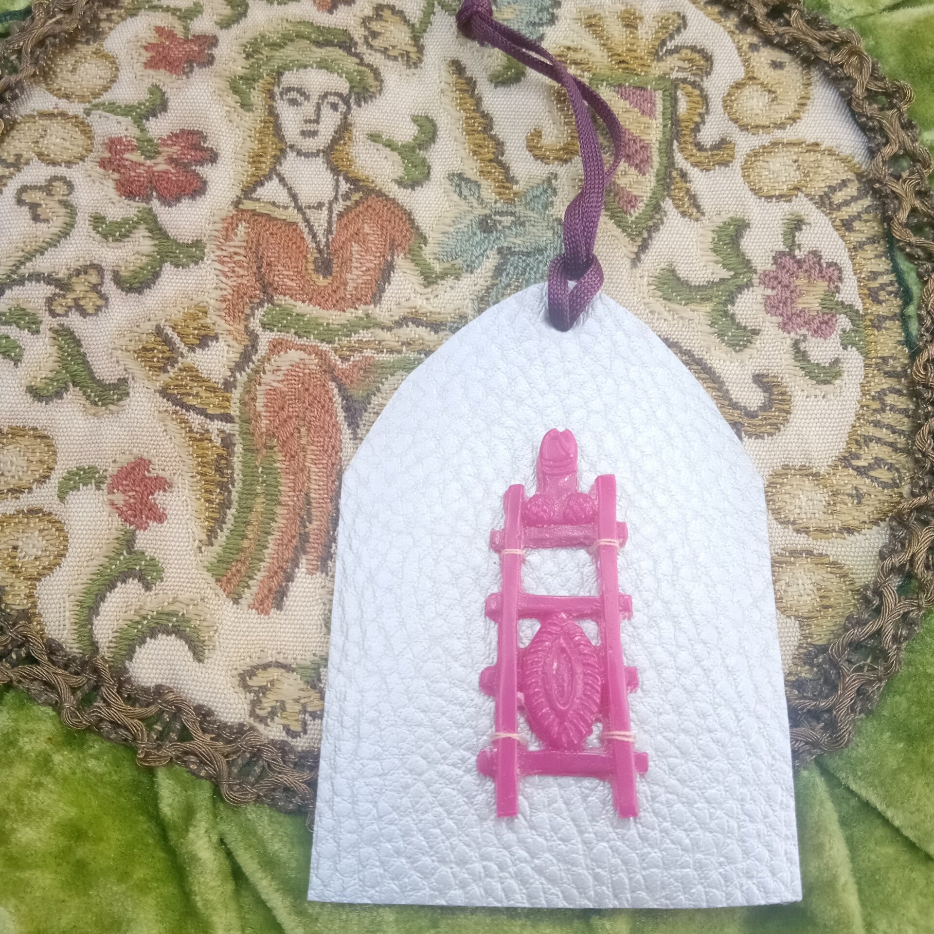 ENSEIGNE VULVAIRE "L'ECHELLE DU FEMININ"