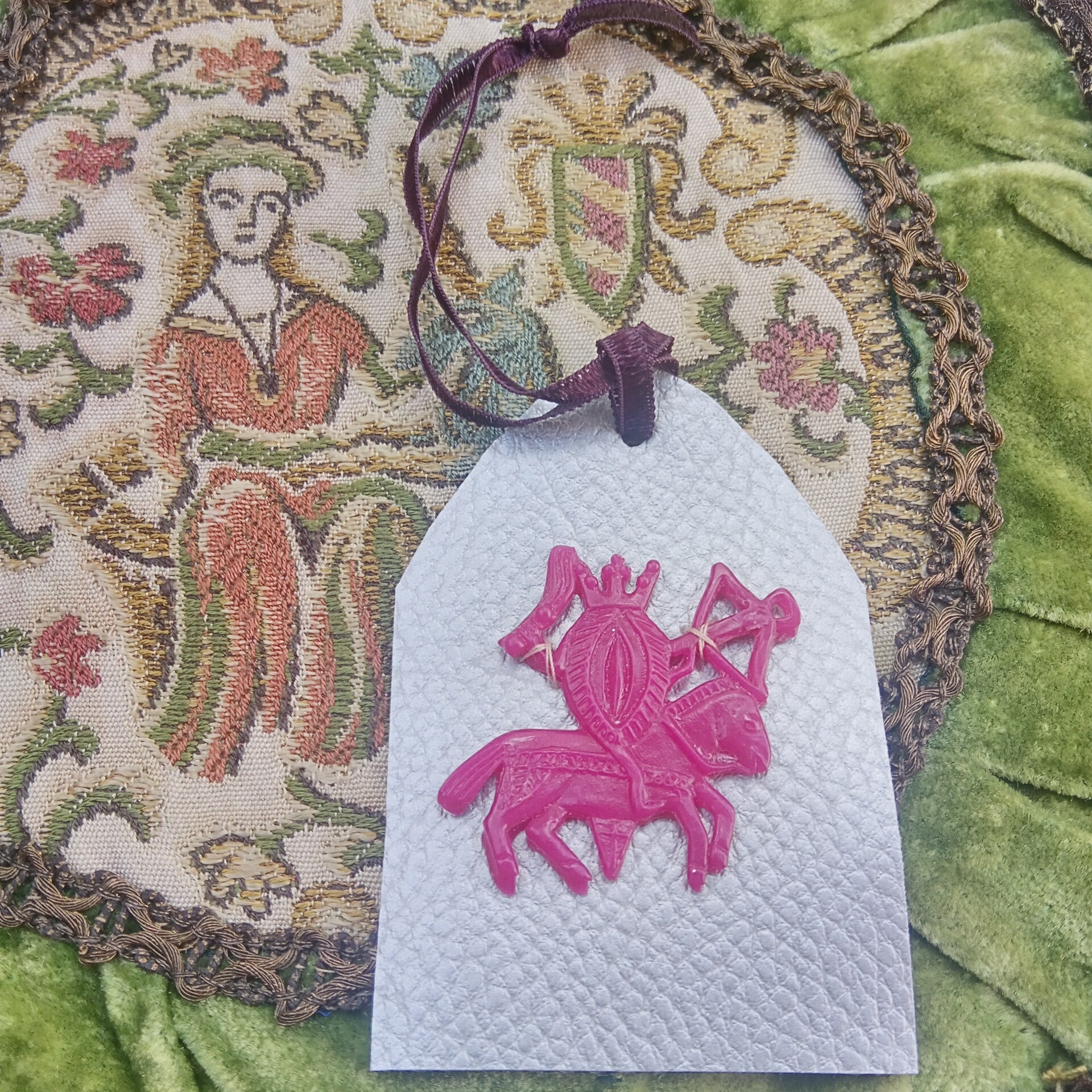 ENSEIGNE VULVAIRE "LA REINE CAVALIERE"