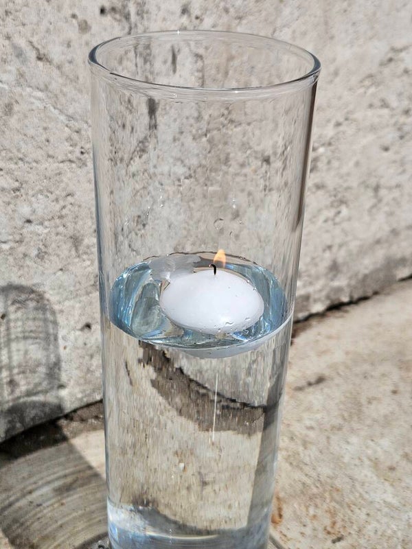 Drijfkaarsen in Glas