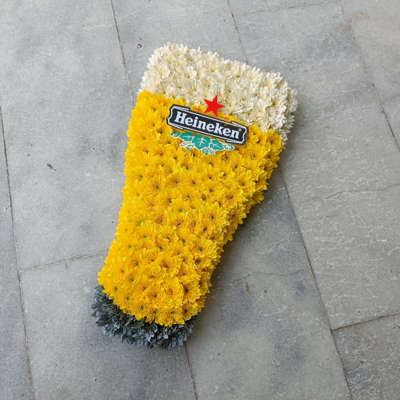 Bierglas van bloemen