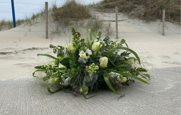 Jadegroen ~ Rouwstuk biedermeier wit met groen