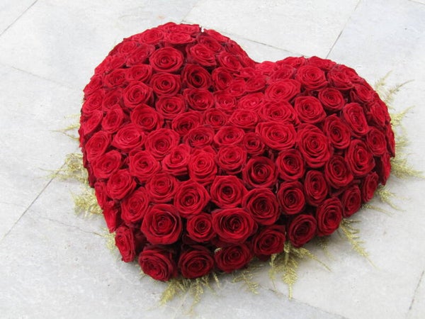 Liefdesrood ~ Rouwstuk Hart Rode Rozen