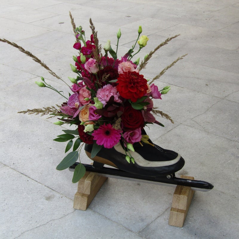 Schaats met bloemen uitvaart