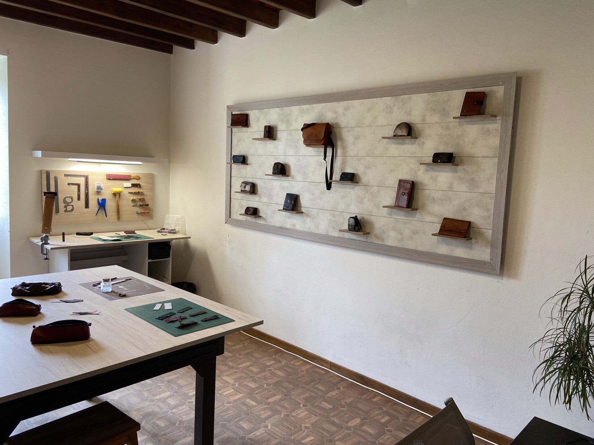 Atelier boutique cuir aline maroquinerie créations artisanales oloron sainte marie 64