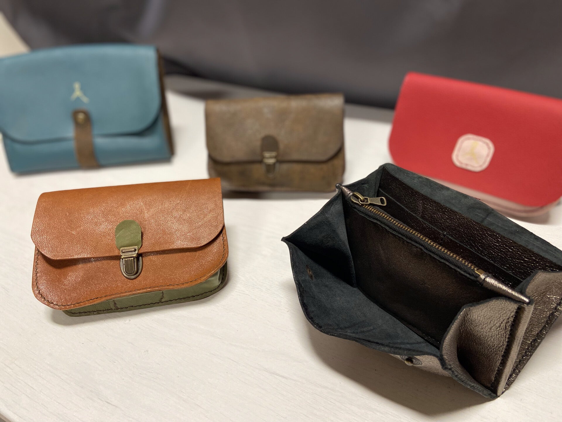 pochettes et sacoches cuir oloron sainte marie aline maroquinerie 64 artisanat
