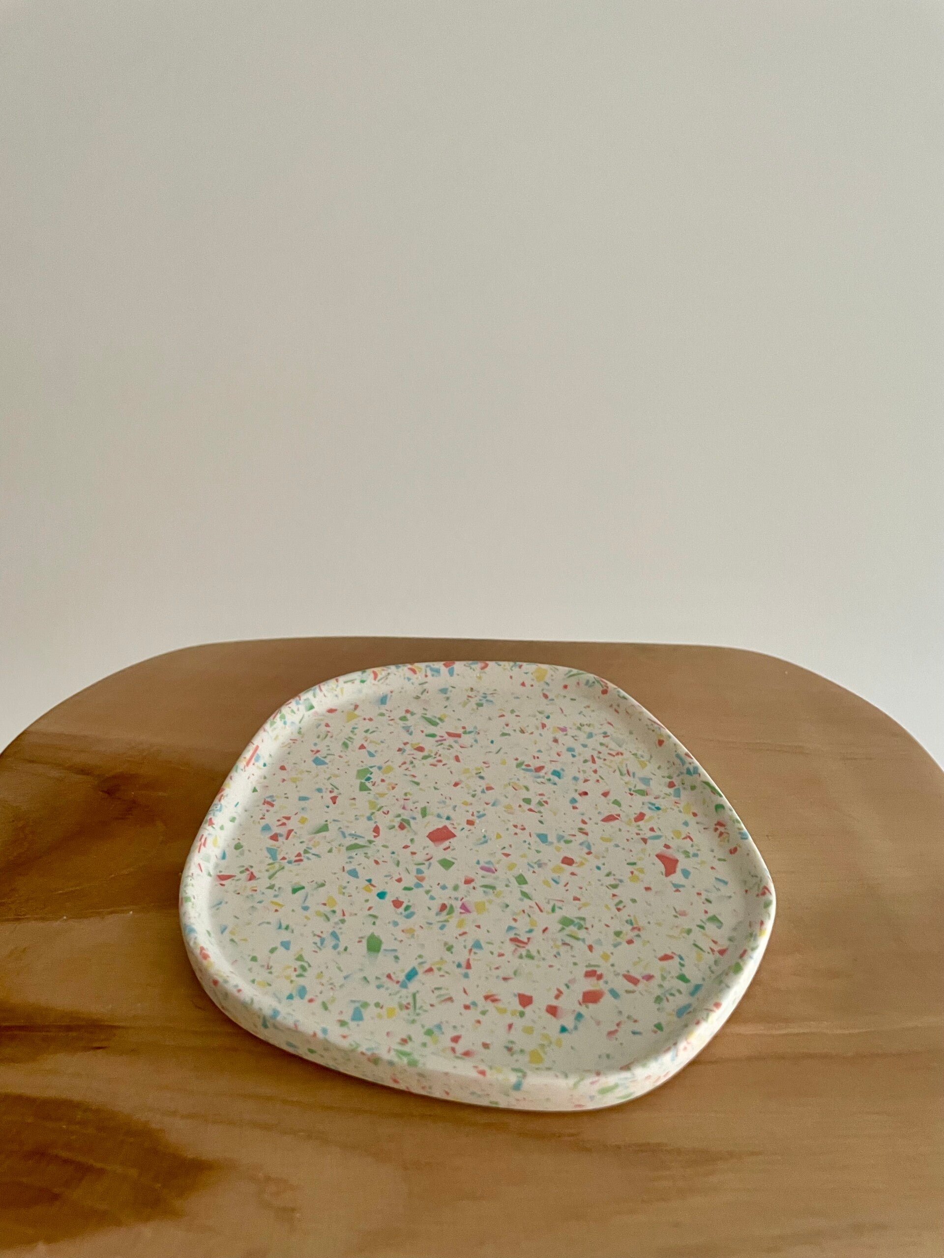 Schaal asymmetrisch rond M Terrazzo