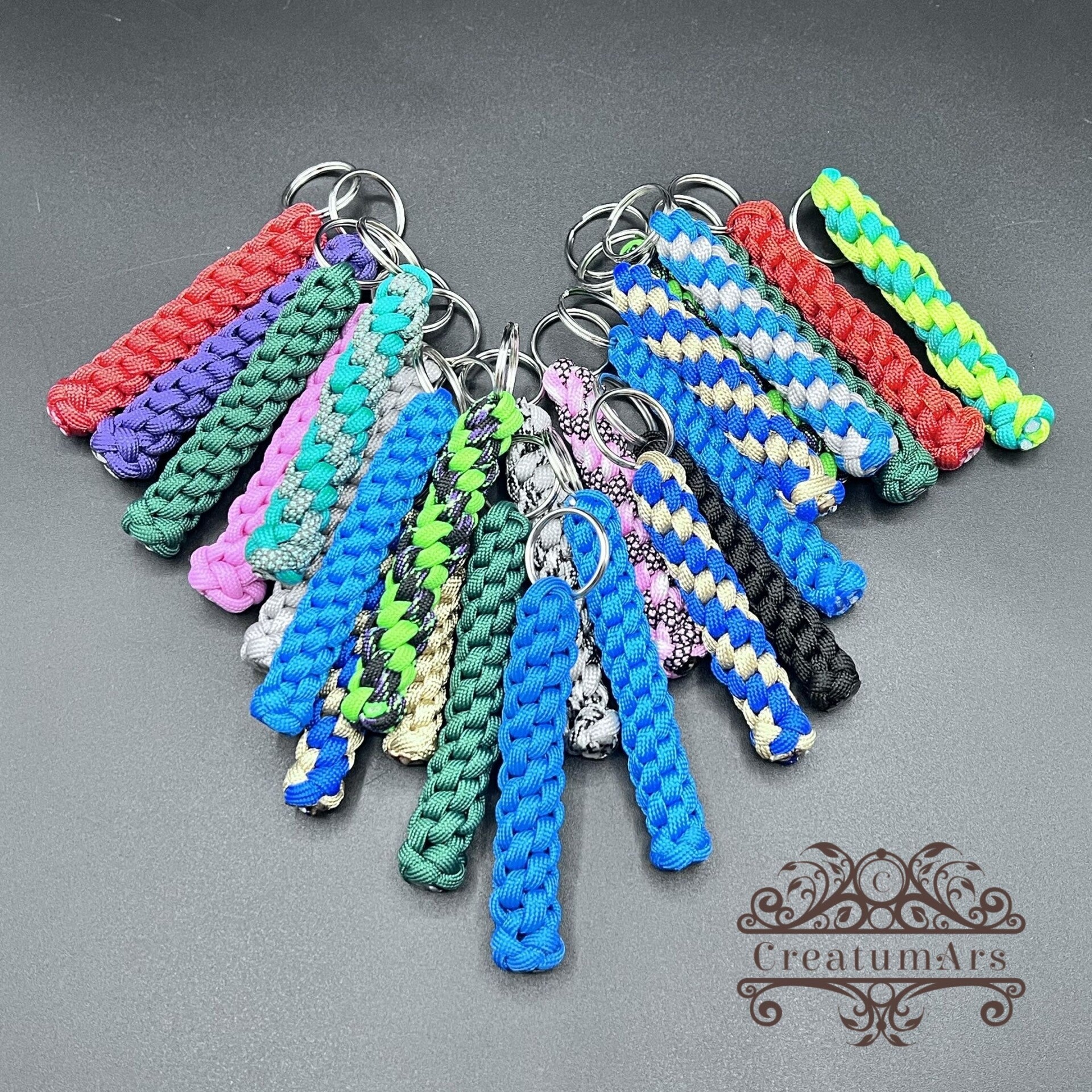 Paracord Schlüsselanhänger "Sticks" – Robustes Design trifft Individualität