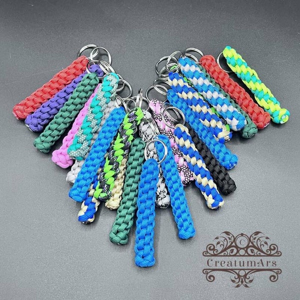 Paracord Schlüsselanhänger "Sticks" – Robustes Design trifft Individualität