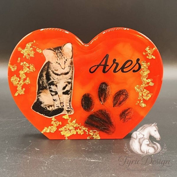 Individuelles Gedenkherz aus Epoxidharz – Stehendes Herz mit Pfoten-Vertiefung für Fell & Erinnerungen 🐾❤️