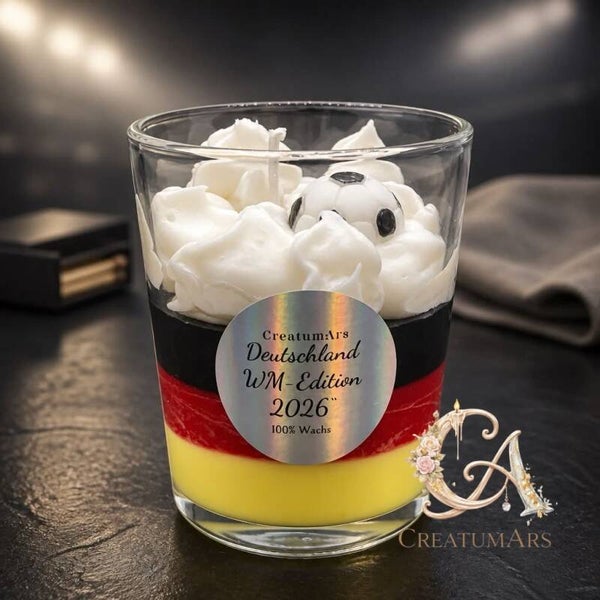 Handgemachte Fußball WM-Kerze im Glas – Schwarz-Rot-Gold aus 100% Sojawachs (200ml)