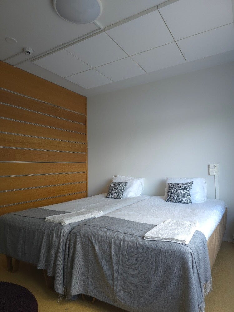 2 hengen huone, wc/suihku, kuntosali & optiona aamiainen