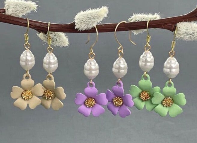 Baroque Shell Pearl & Daisy Earrings