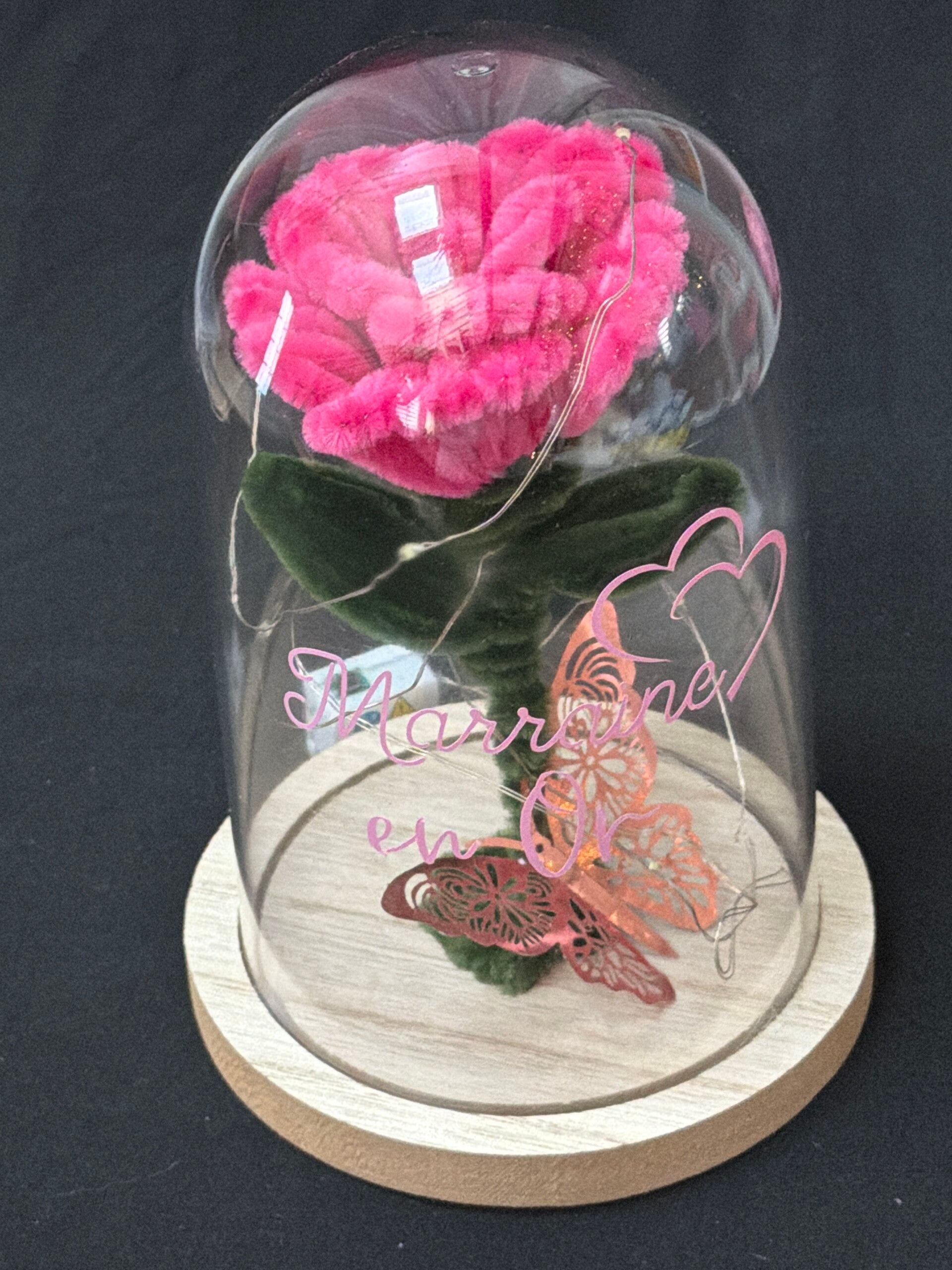 Cloche lumineuse rose en fil de chenille « marraine en or »