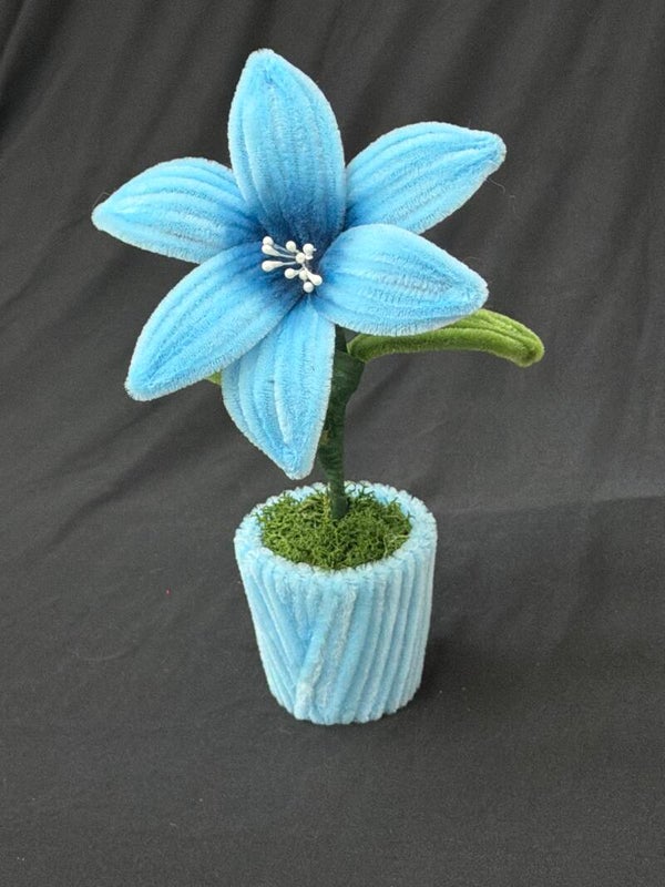 Petit pot de fleurs bleu