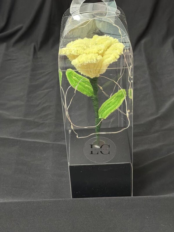 Rose éternelle lumineuse jaune clair