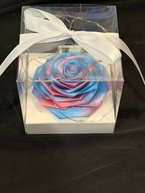 Rose éternelle lumineuse dans sa boite