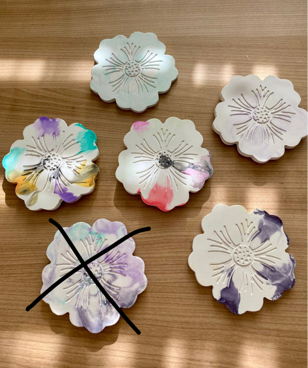 Sous verres fleurs en plâtre, diverses couleurs