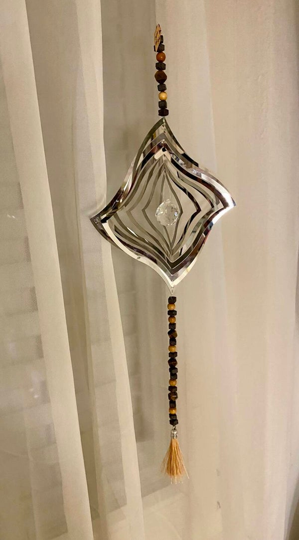 Capteur de lumière spiral, Oeil de tigre, Pierre de lave et bois (numéro 60)