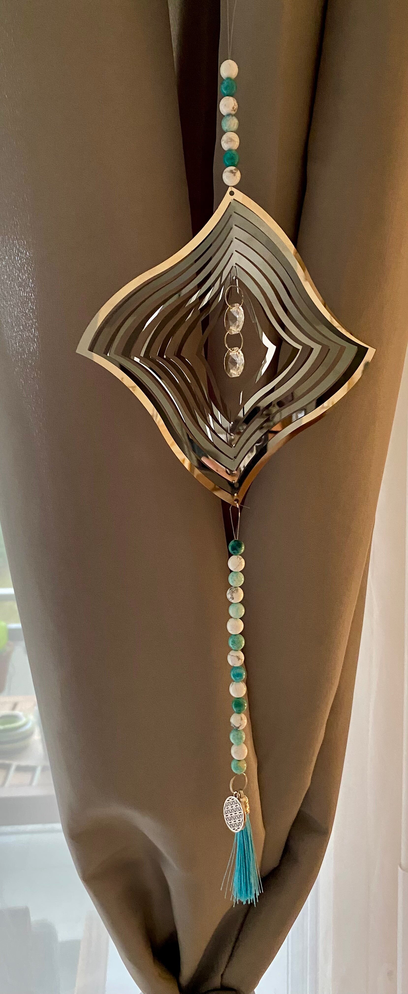 Capteur de lumière, Howlite et Hémimorphite (numéro 62)