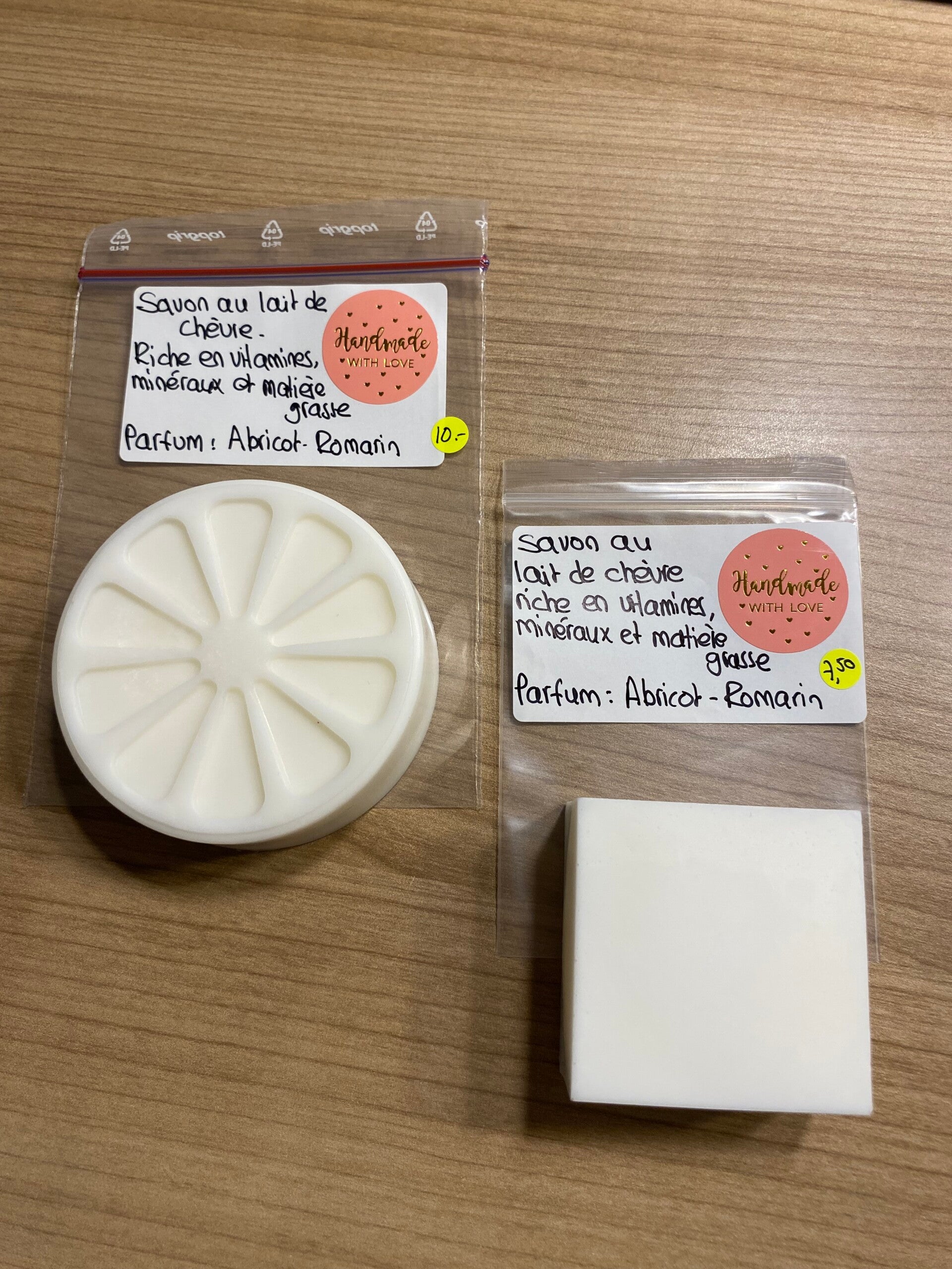 Savon solide senteur Abricot-Romarin (lait de chèvre)