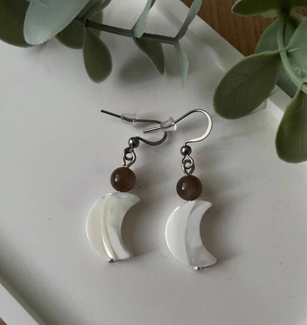 Boucles d’oreilles Lune en Nacre et Pierre de lune noir (numéro 303)