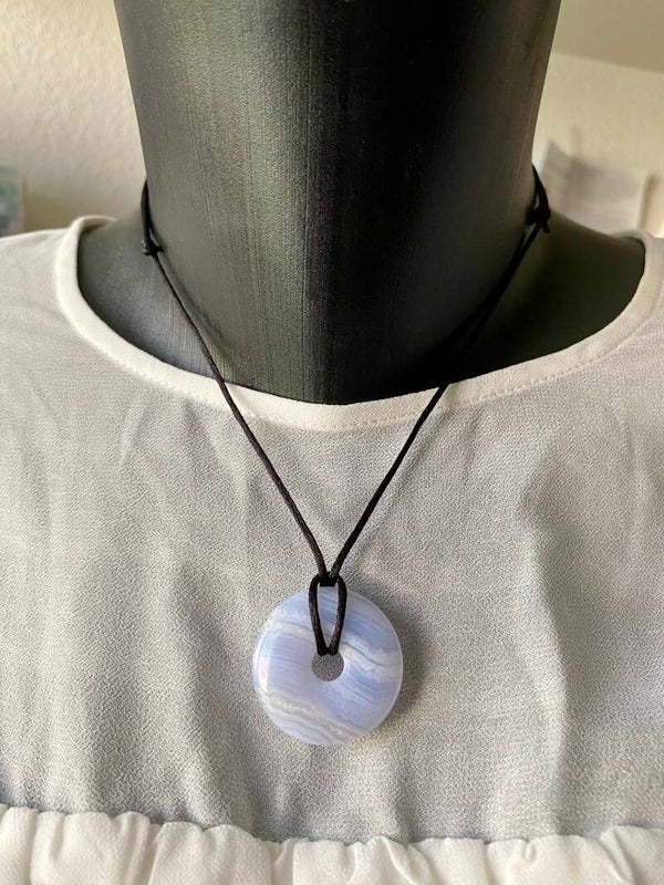 Collier cordon noir réglable, grand Donut Calcédoine