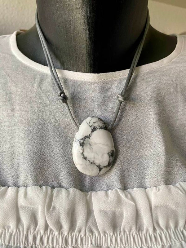 Collier gris réglable, Howlite