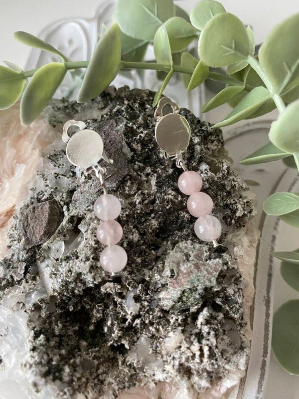 Clips d’oreilles Quartz rose traité (numéro 84)