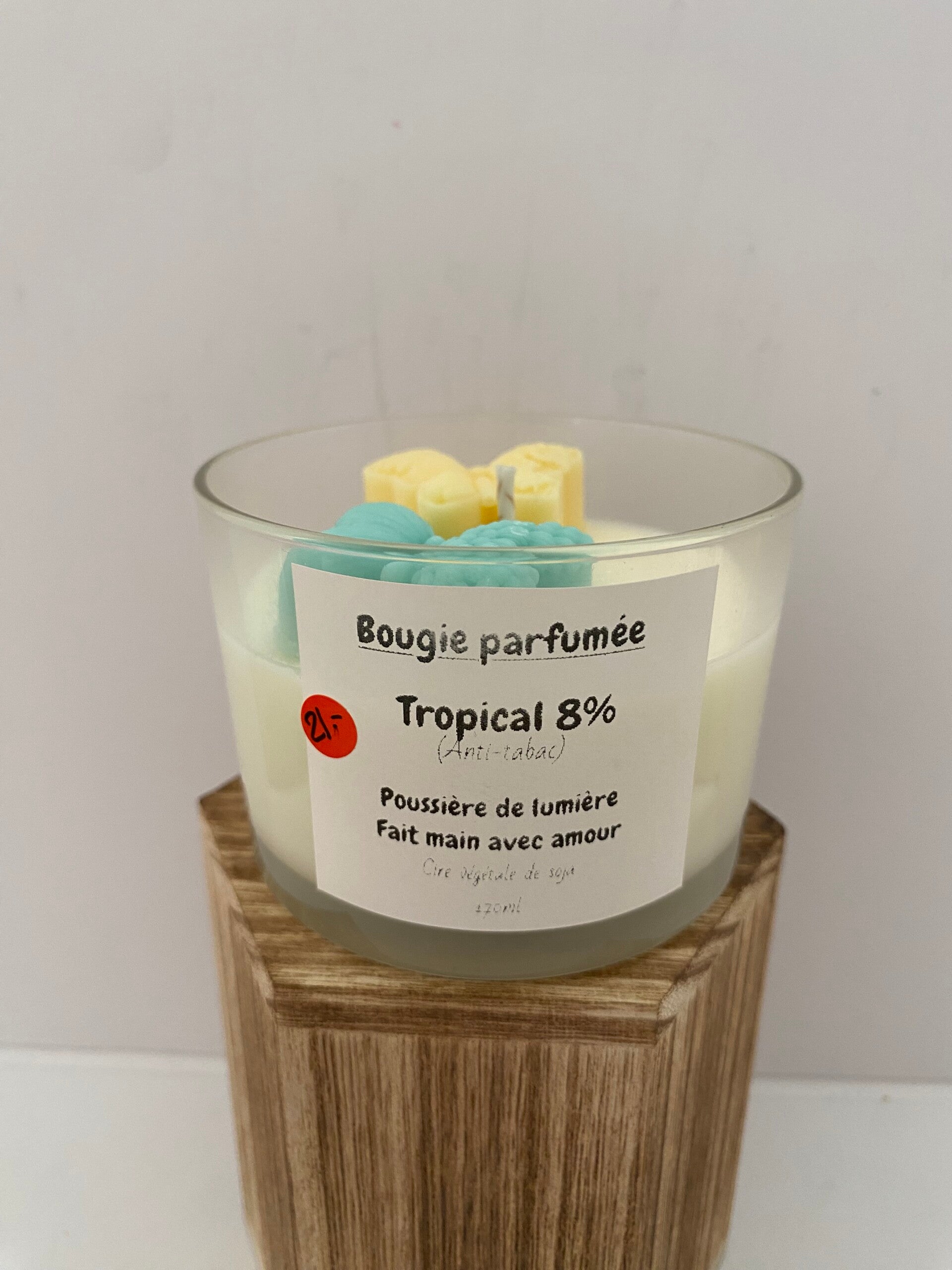 Bougie en cire de soja, senteur Tropical (et en plus anti-tabac)