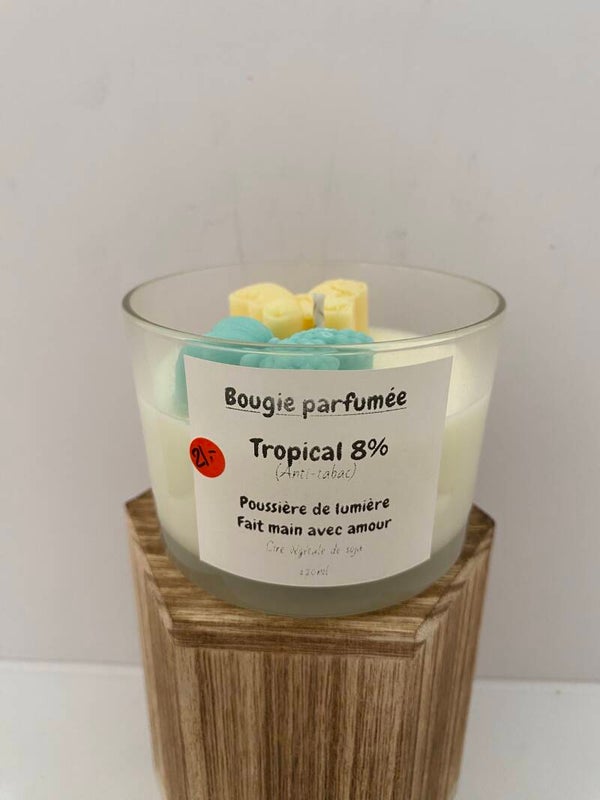 Bougie en cire de soja, senteur Tropical (et en plus anti-tabac)