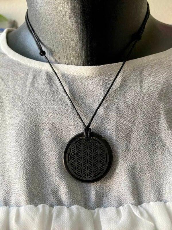 Collier cordon noir réglable, Shungite
