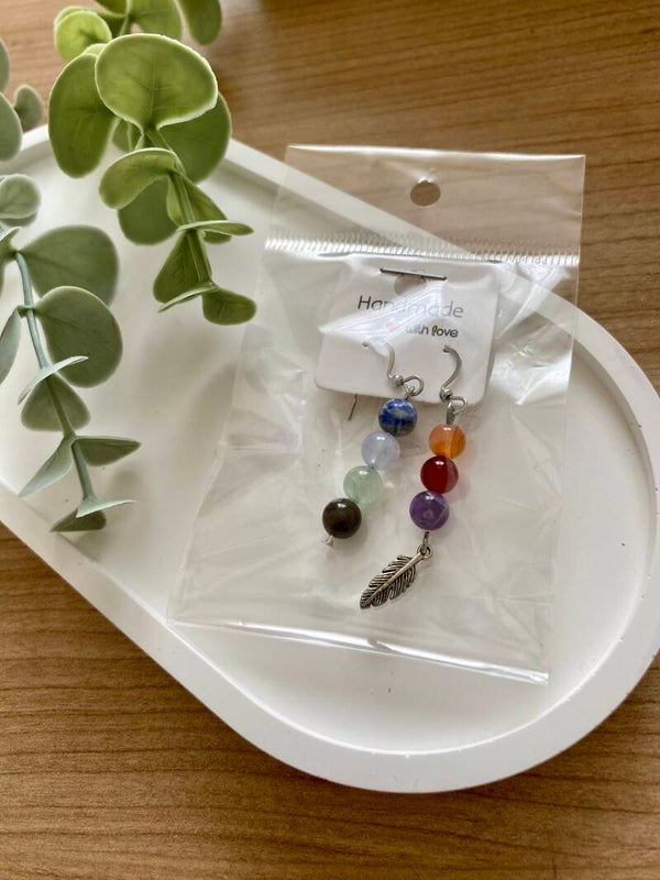 Boucles d’oreilles asymétrique 7 chakras (numéro 37)