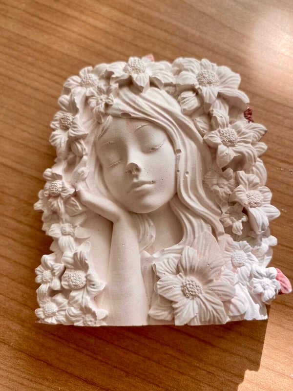 Bohème avec fleurs en plâtre