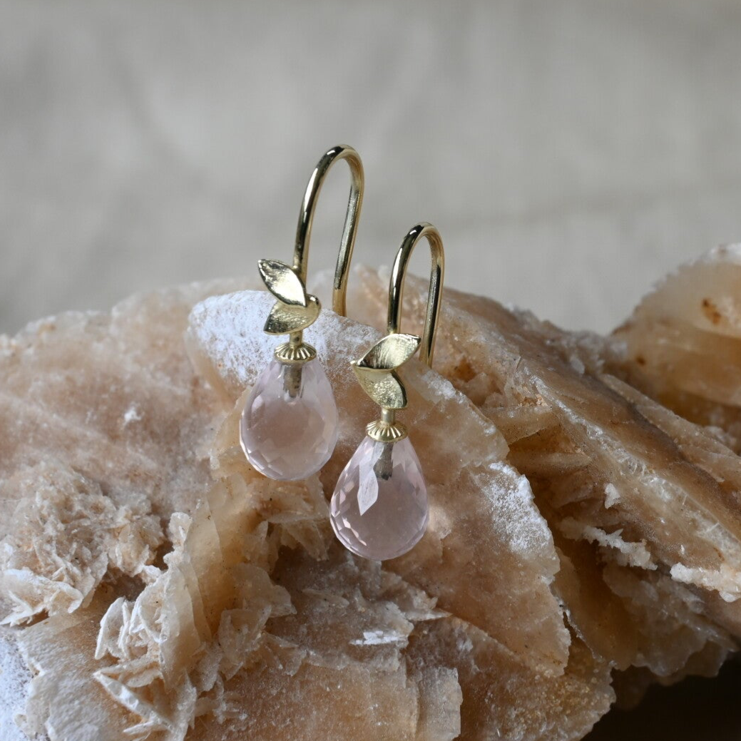 Gouden oorhangers met rozenkwarts