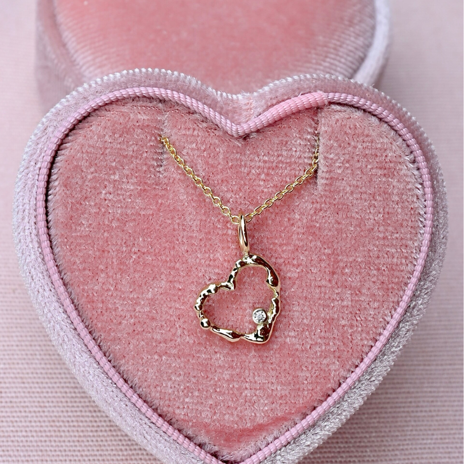 Gouden hartje met diamant