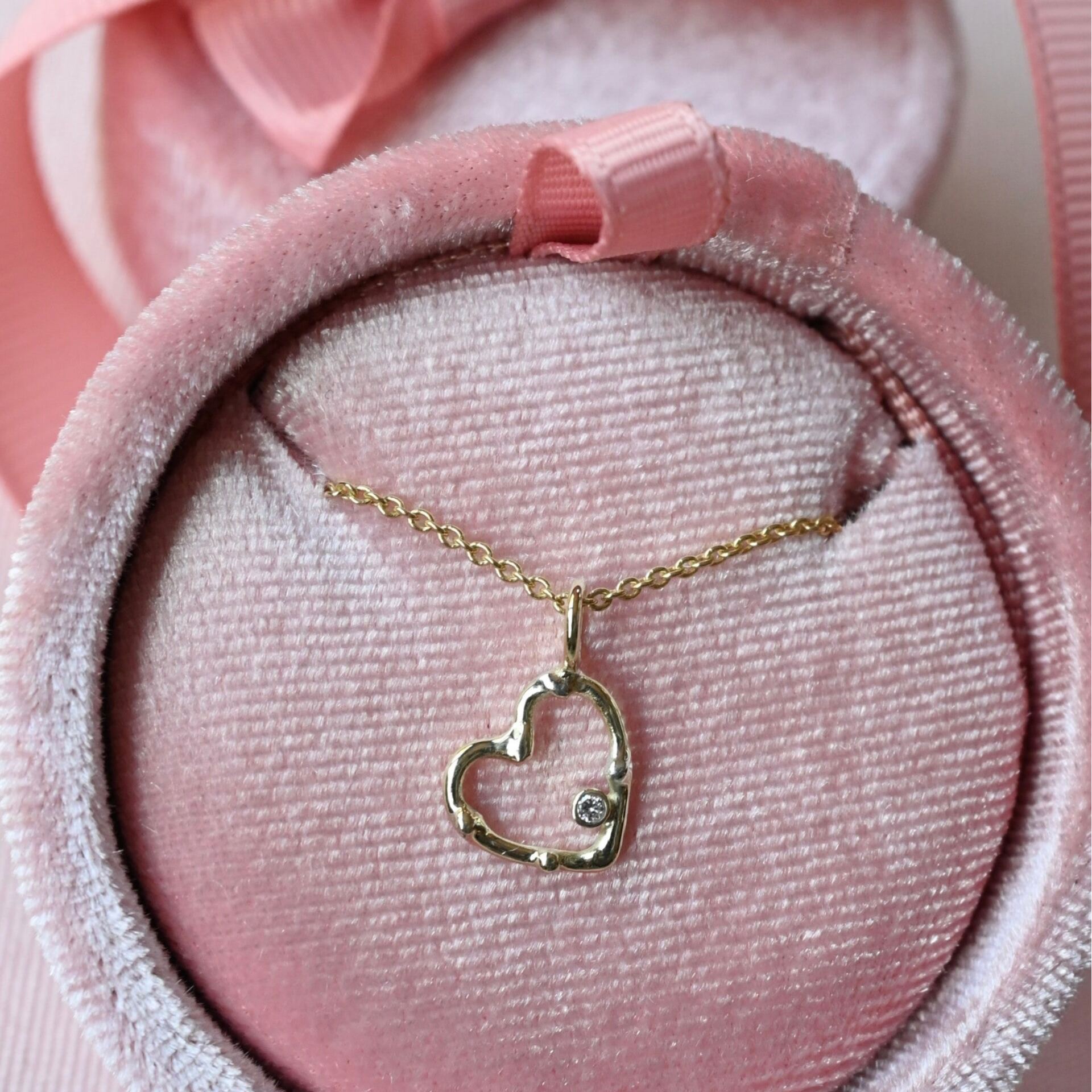 Gouden hartje met diamant