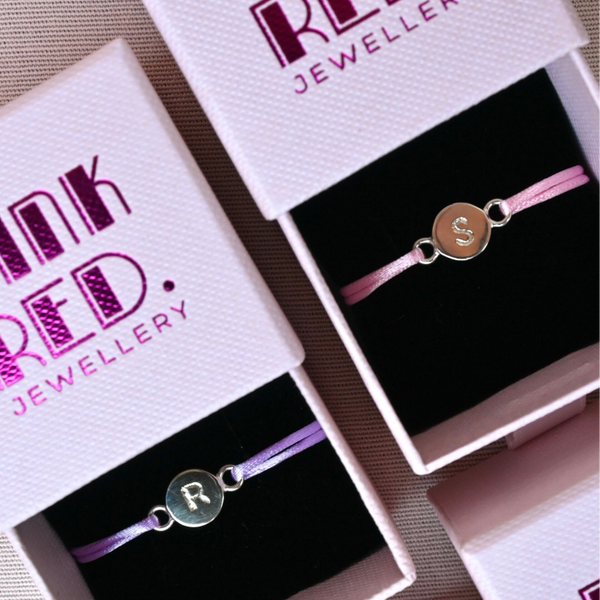 Zilveren letter armbandje